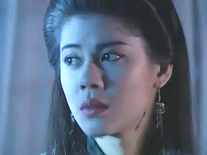 55岁任盈盈近照身材发福曾恋上向太保镖已单身14年无儿女