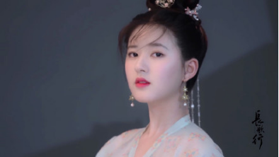 迪丽热巴|迪丽热巴的脸太局限，同款古装发型，赵丽颖杨紫灵动可爱她像男的