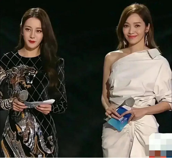 迪丽热巴|迪丽热巴的脸太局限，同款古装发型，赵丽颖杨紫灵动可爱她像男的