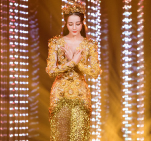 迪丽热巴|迪丽热巴的脸太局限，同款古装发型，赵丽颖杨紫灵动可爱她像男的