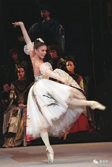 娜塔莉娅·奥西波娃|一见倾心，抵抗都是徒劳的