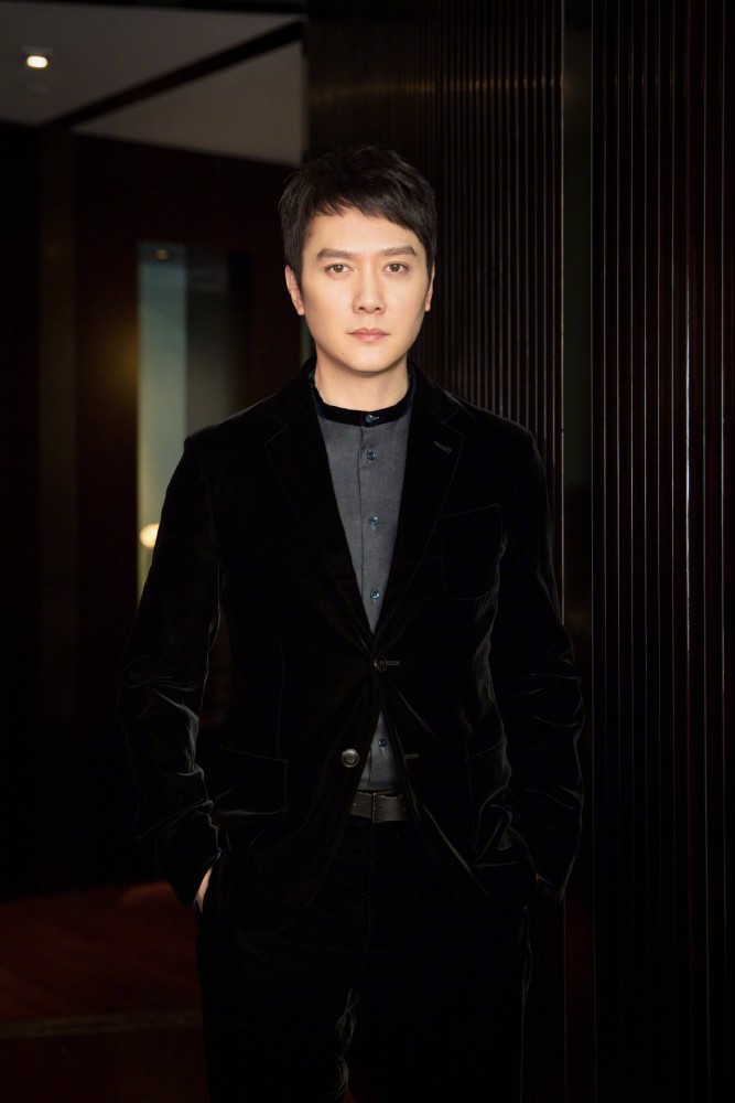 冯绍峰|冯绍峰42岁高龄再接古偶剧被群嘲，知情人：赵丽颖给介绍的，他起初也嫌弃