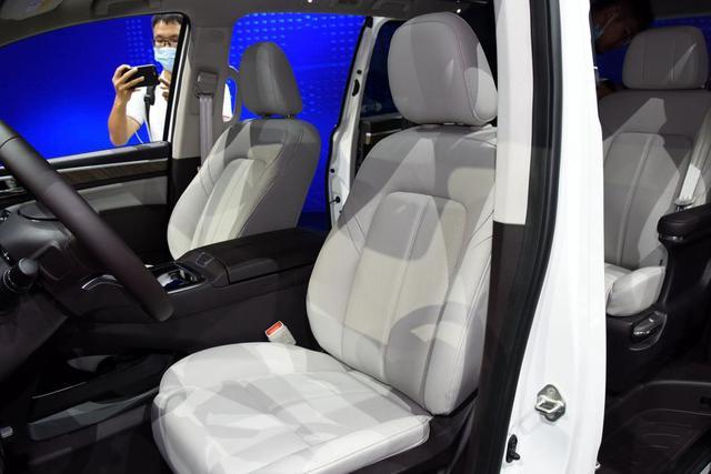 商务mpv|北京车展传祺M8上市，起步价不到18万的MPV值不值？