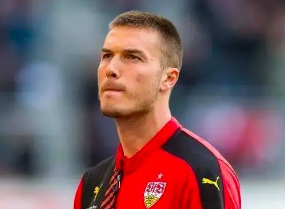 中超|李霄鹏向国安下战书，鲁媒：鲁能有两大优势！北京签欧洲国脚回应