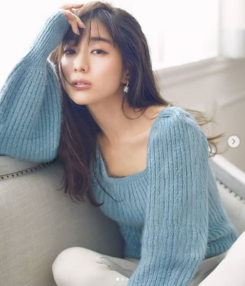 田中美奈实|日本娱乐圈年度最美面孔公布！网友狠批其整容，旧照被扒多次变脸