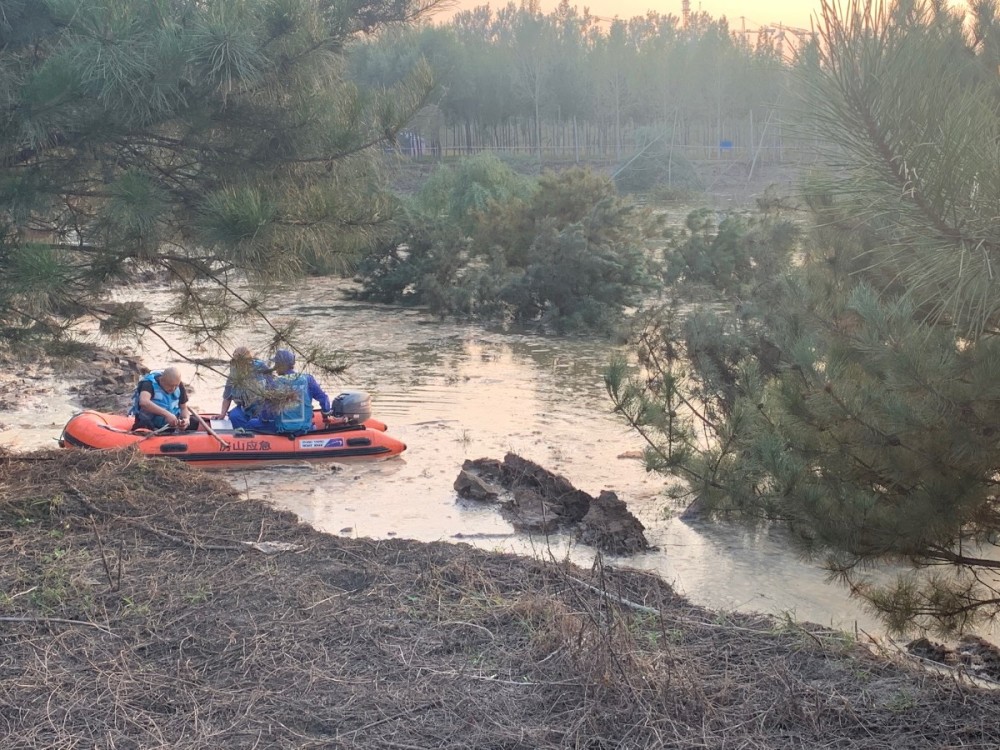 房山蓝天救援队|永定河边深夜野钓遭遇坍塌，一男子落水溺亡