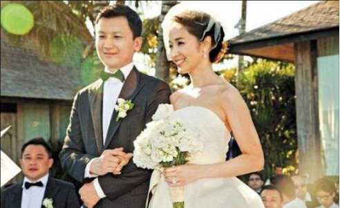 周杰伦|复盘周杰伦和侯佩岑的恋爱：年少轻狂的他，毁了一段真爱