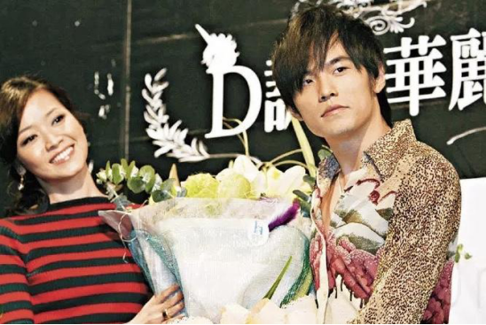 周杰伦|复盘周杰伦和侯佩岑的恋爱：年少轻狂的他，毁了一段真爱