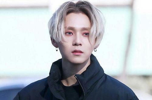 金晓钟是韩国演艺圈里正在升起的一颗明星,有着超高