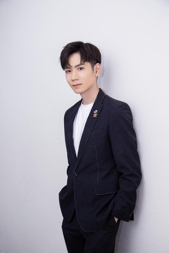 新晋国民弟弟杨霖凭离人心上获奖