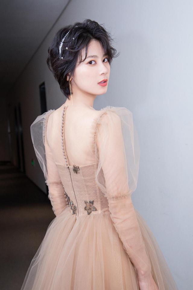 新晋国民弟弟杨霖凭离人心上获奖