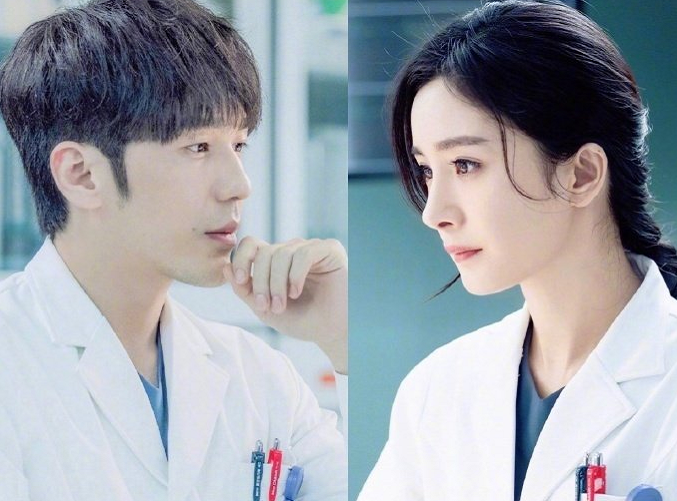 杨幂|杨幂看《沉默》哭好几次求合影，白宇晒剧照回应，P图够严谨