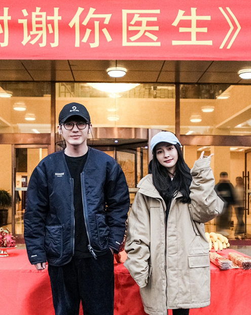 杨幂|杨幂看《沉默》哭好几次求合影，白宇晒剧照回应，P图够严谨