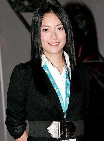 霍汶希|传奇女人霍汶希：见证香港娱乐圈10年兴衰，筑起英皇半壁江山