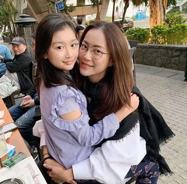 霍汶希|传奇女人霍汶希：见证香港娱乐圈10年兴衰，筑起英皇半壁江山