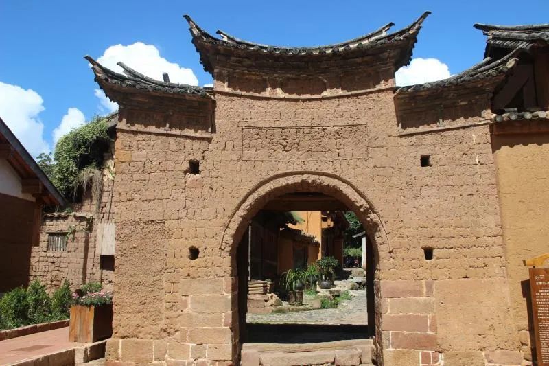 保存完好的传统夯土建筑