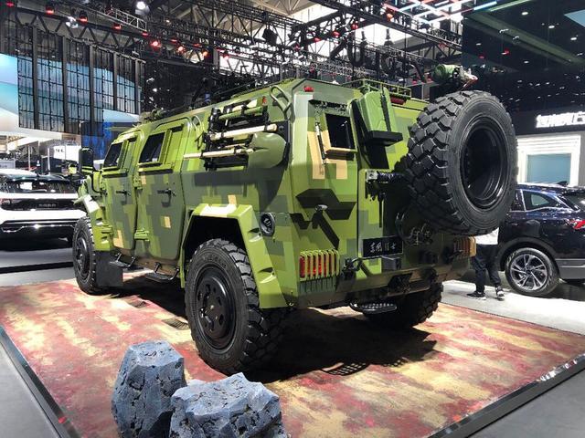 东风猛士|北京车展最受瞩目的车型，第三代东风猛士战车上场，重3.8吨太霸气