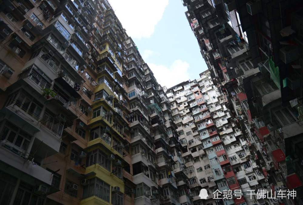 100平米的房子居然叫千尺豪宅!香港人的住房环境到底有多差?_腾讯新闻