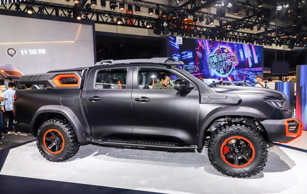 长城炮|长城炮黑弹亮相北京车展，气势远胜福特猛禽，2.0T＋8AT，长5米43