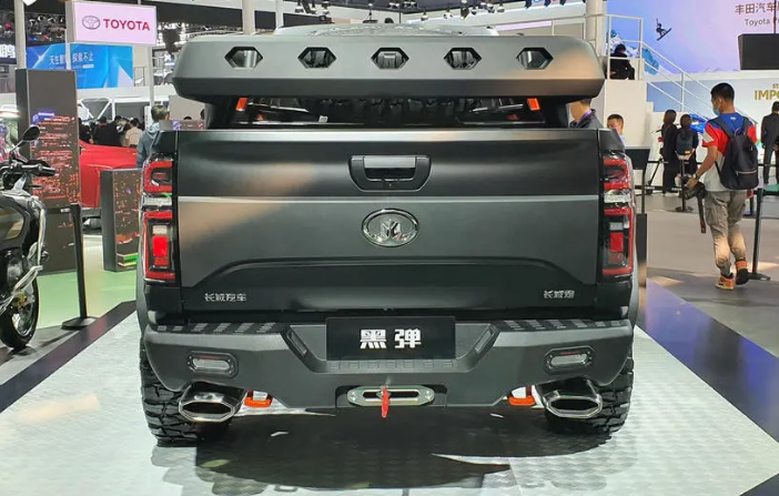 长城炮|长城炮黑弹亮相北京车展，气势远胜福特猛禽，2.0T＋8AT，长5米43