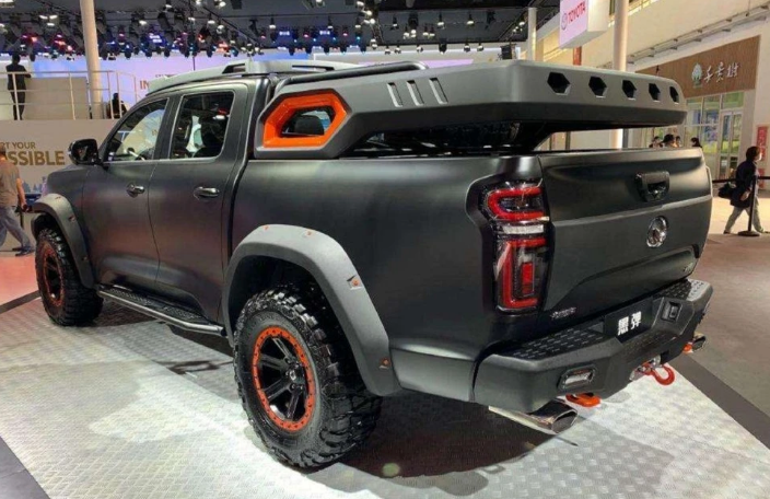 长城炮|长城炮黑弹亮相北京车展，气势远胜福特猛禽，2.0T＋8AT，长5米43