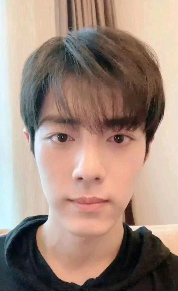 肖战|好庆幸4周年这天，肖战变回了原来的样子，海外人气之高让人咋舌