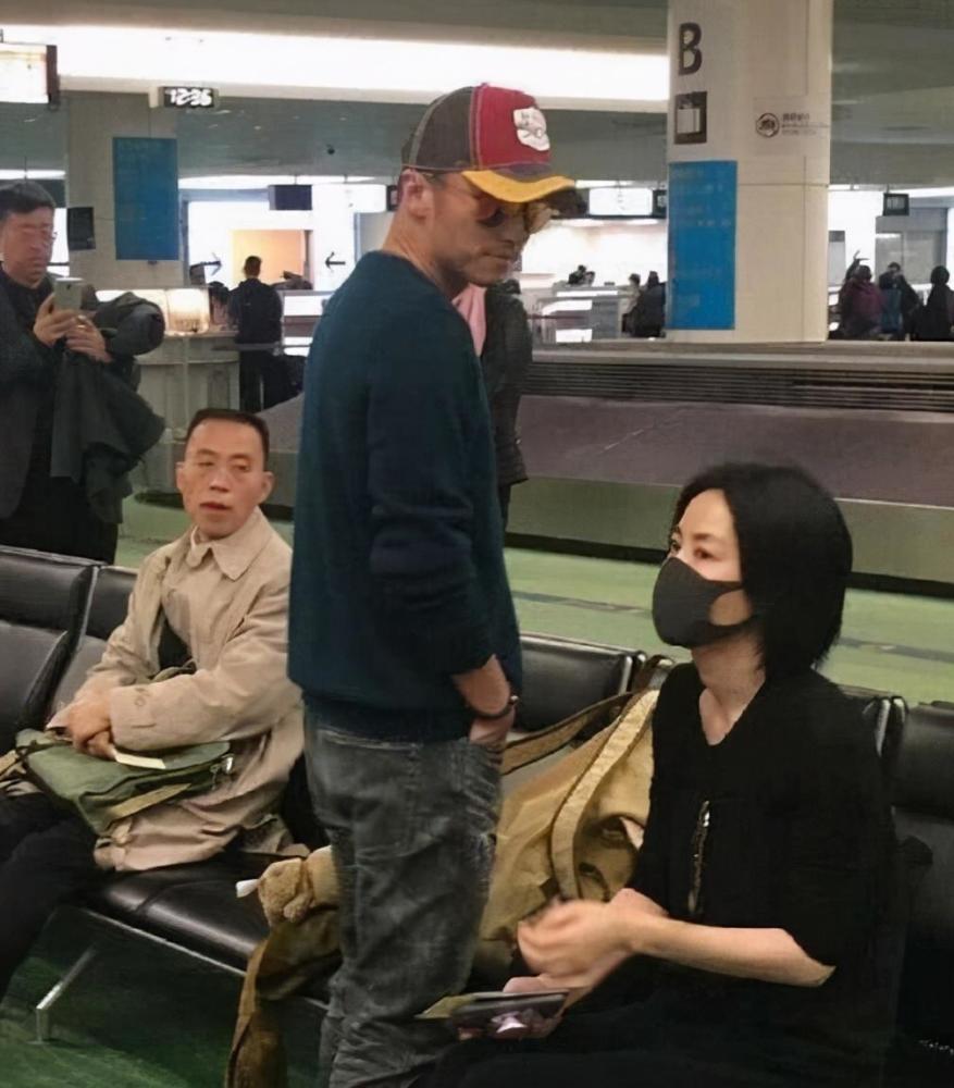 谢霆锋|王菲谢霆锋被曝分手？谢霆锋罕见回应，高调晒出同款情侣戒指