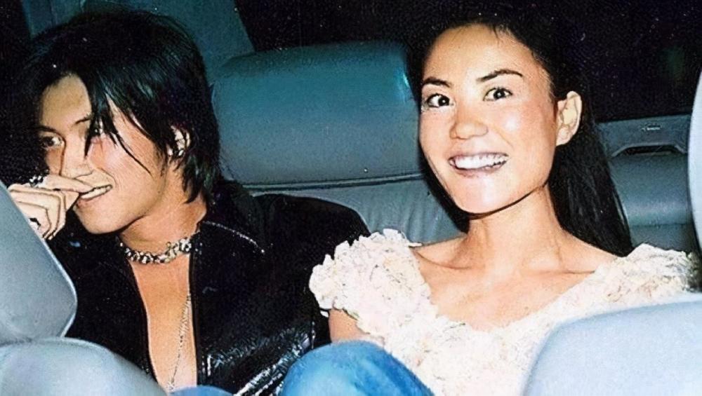 谢霆锋|王菲谢霆锋被曝分手？谢霆锋罕见回应，高调晒出同款情侣戒指