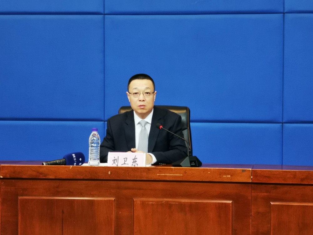 克东县委副书记,县长刘卫东同时,克东县出台了农业奖补政策,着力打造"