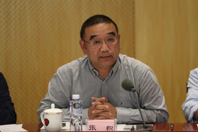 检察日报社编委,编委办主任李国明主持研讨会第二环节