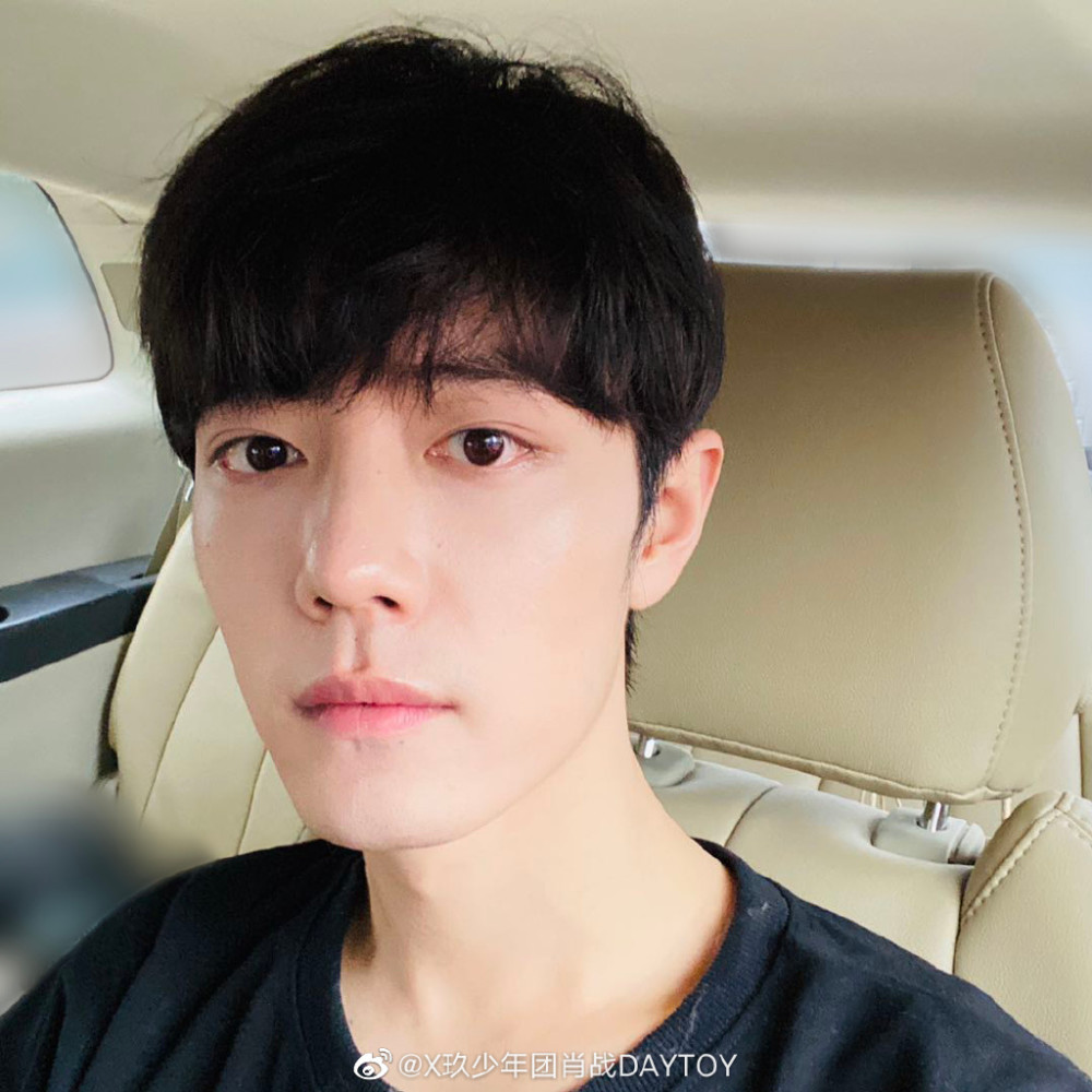 肖战|出道四周年，肖战晒搞怪视频庆祝，看到内容后：引起生理不适