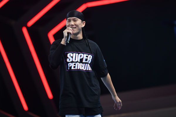 接下来是3x3黄金联赛人气单挑王张浩林,凭借标志性的"soma步"成为篮球