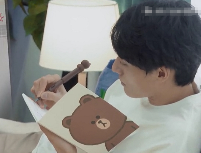 姚沐希|《心动的信号》陈延迪为姚沐希写日记，却没行动，网友：自信点！