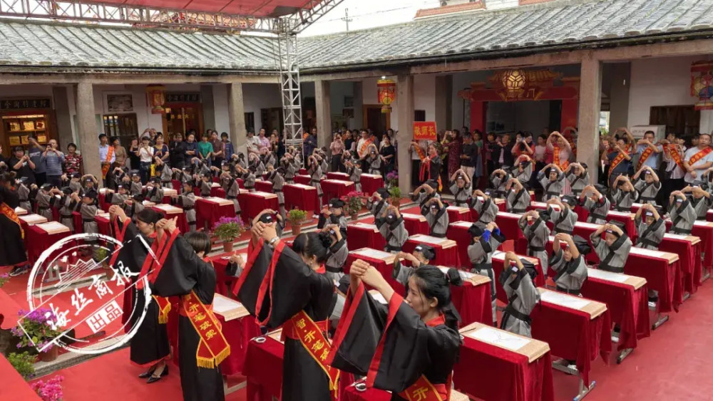 开笔礼|今天，南安64名孩子身穿汉服，迎接人生四大礼中的第一礼