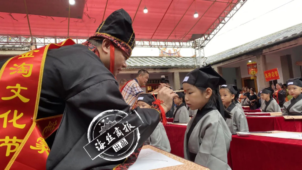 开笔礼|今天，南安64名孩子身穿汉服，迎接人生四大礼中的第一礼