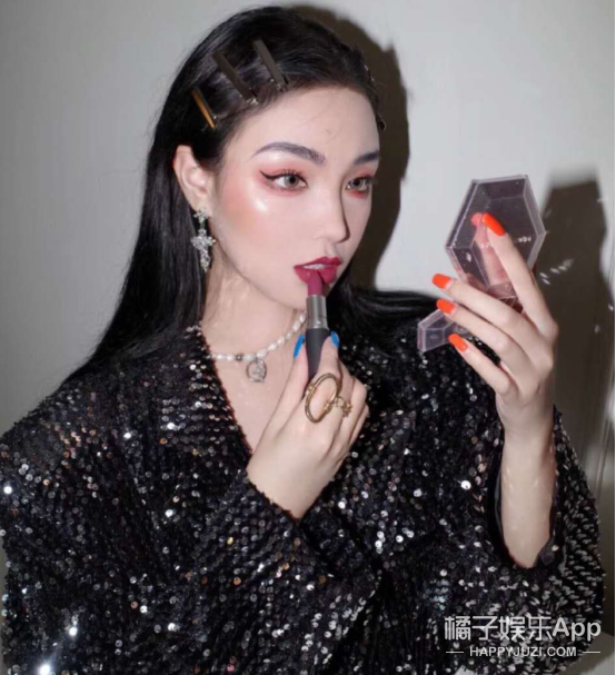 网红|这也活得太假了