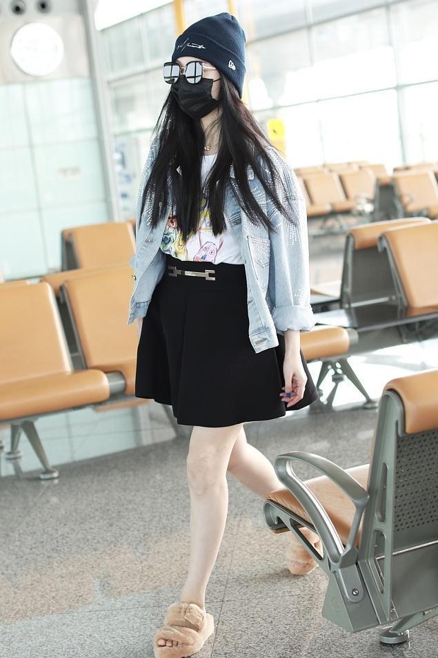 范冰冰|范冰冰现身机场，穿超短裙大翻车，腰腹粗壮膝盖太难看