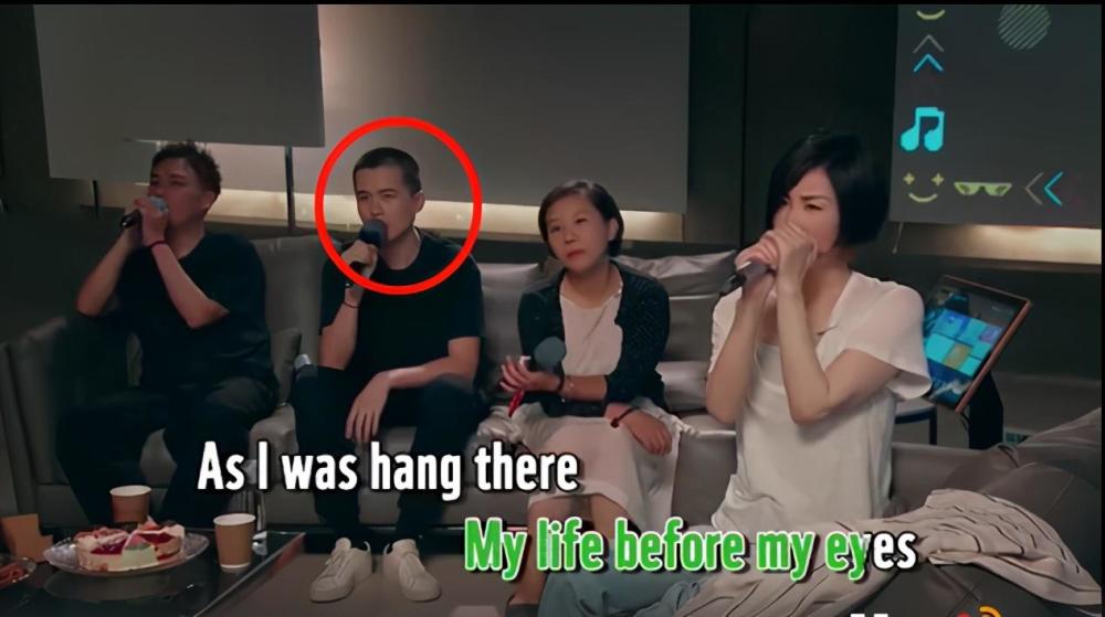 王菲|继赵薇之后，王菲也和小鲜肉同框被拍，但王菲光明正大多了