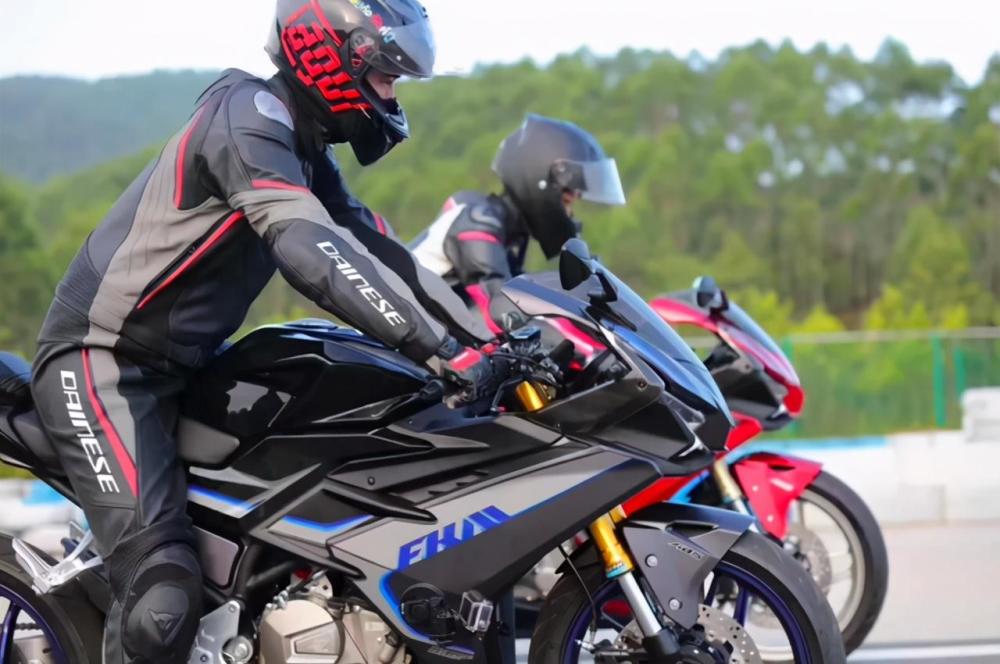 飞肯fk250高清定妆照金色减震彩色轮毂19980元