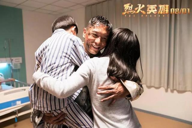 黄晓明|黄晓明再夺影帝，刷屏热搜！网友：其实，我们都误会他了……