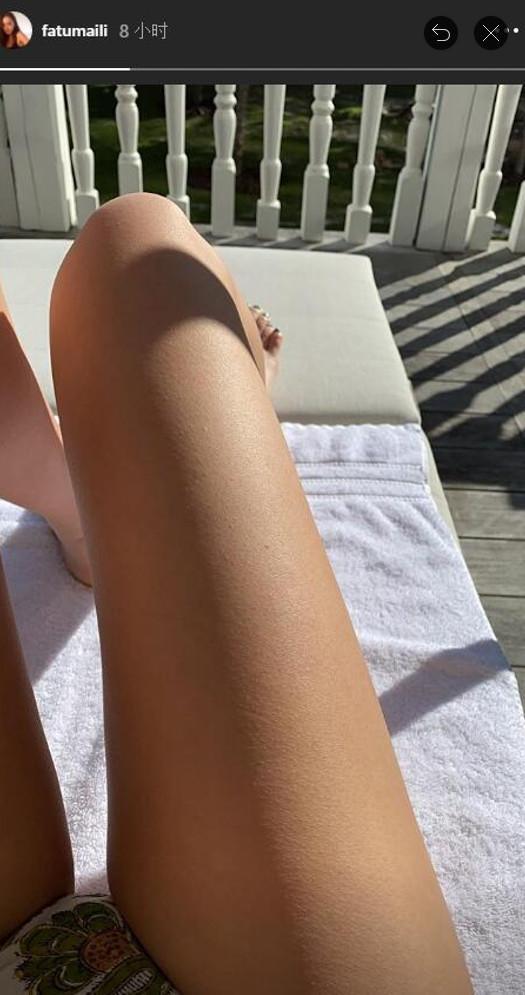 法图麦|李咏18岁女儿晒性感照，深v领露脐装成熟妩媚，哈文转发力挺女儿