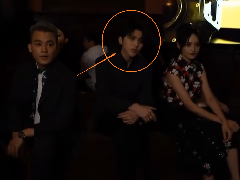 蔡徐坤|蔡徐坤郑爽欧豪参加活动，镜头扫过三人同框，已脑补出一场豪门大戏