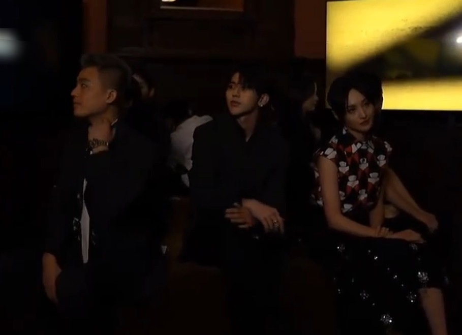 蔡徐坤|蔡徐坤郑爽欧豪参加活动，镜头扫过三人同框，已脑补出一场豪门大戏