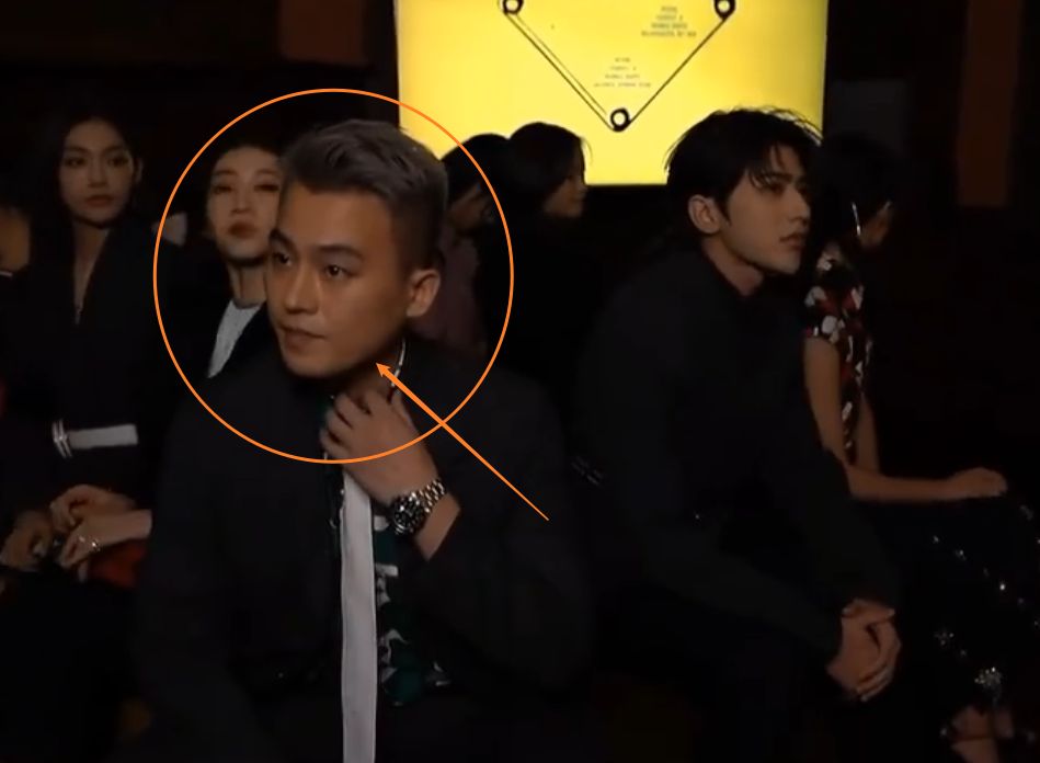 蔡徐坤|蔡徐坤郑爽欧豪参加活动，镜头扫过三人同框，已脑补出一场豪门大戏