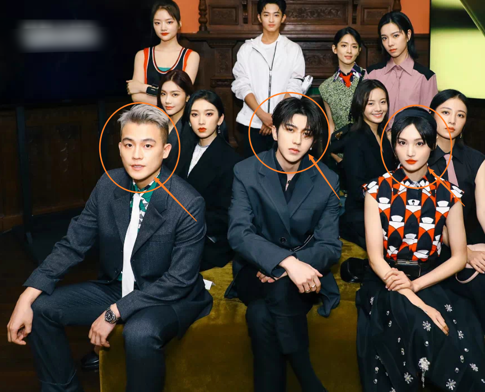 蔡徐坤|蔡徐坤郑爽欧豪参加活动，镜头扫过三人同框，已脑补出一场豪门大戏