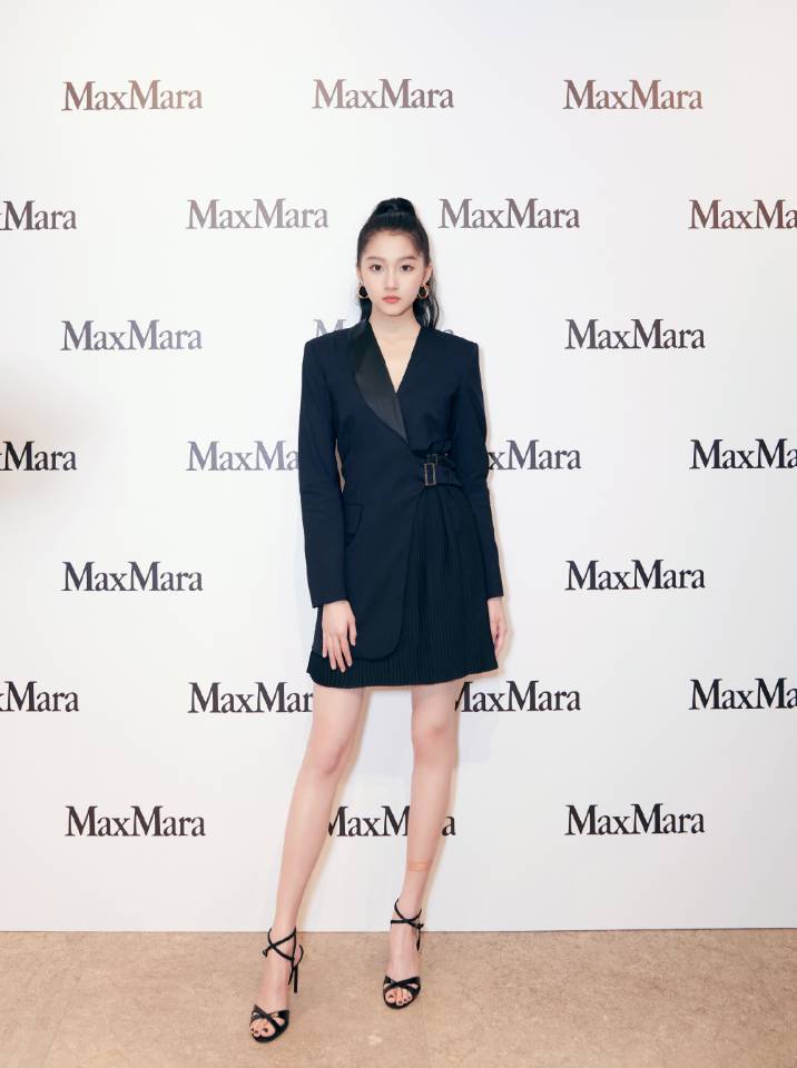 关晓彤|“人间腿精”关晓彤生图曝光，颜值状态超能打，发际线惹热议