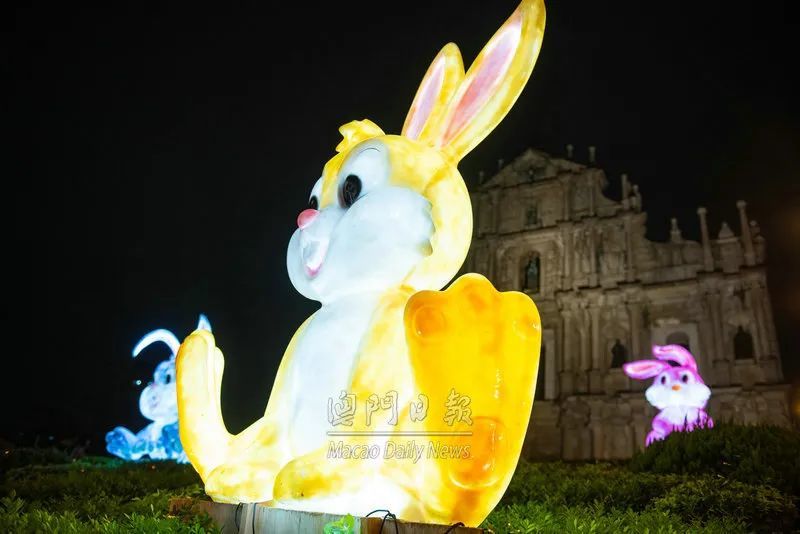 双节临门 月下小城灯似火 腾讯新闻