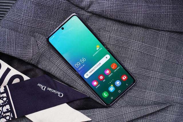 三星galaxy z flip 5g图赏 可秀气也可西装暴徒_腾讯新闻