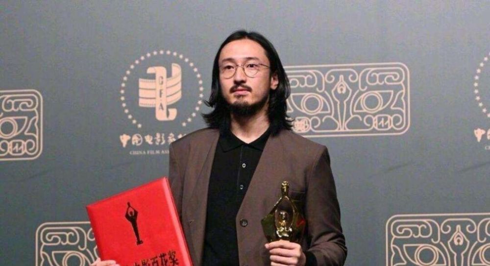 王传君|因《爱情公寓》而红却鄙视它，王传君被指忘恩负义，一度穷酸落魄