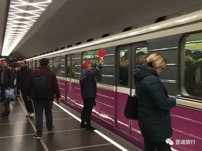 首都巴库有地铁,十分便捷,相对亚美尼亚更为发达和国际化.